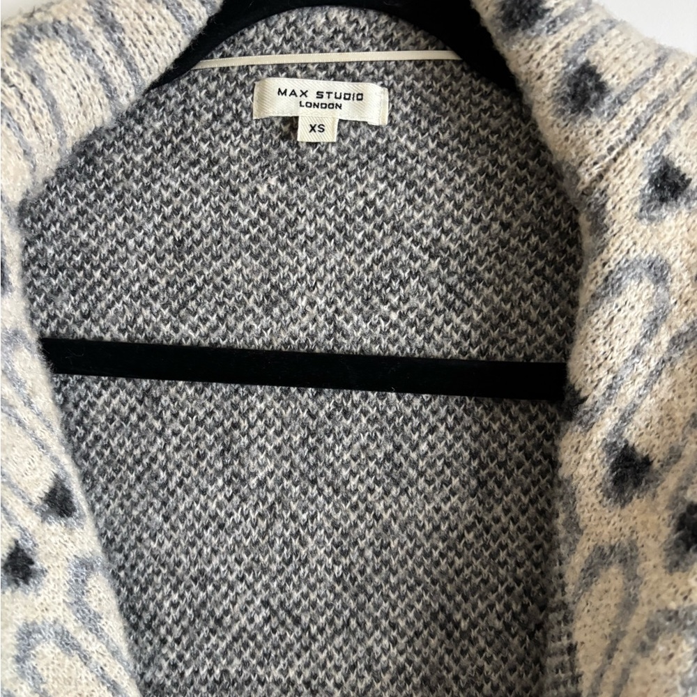 Max Studio Black and Cream Patterned Cardigan